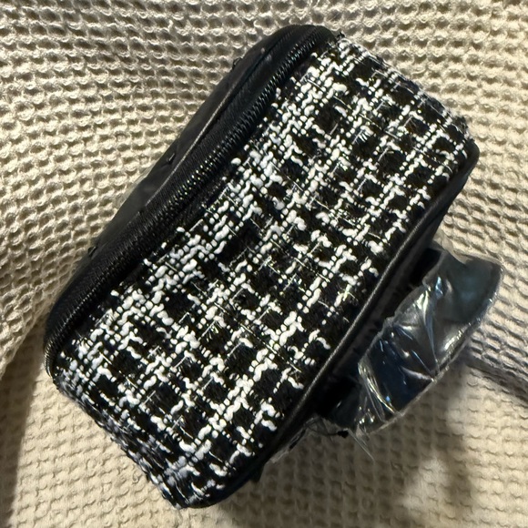 NEW W/TAGS Badgley  Mischka Black Vegan Leather Backpack - Picture 6 of 7